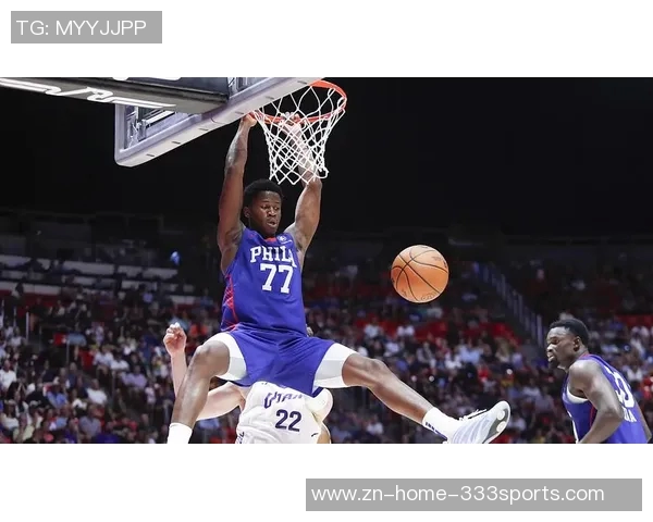 埃奇库姆费城主场首秀表现惊艳球迷热烈掌声致敬 埃奇库姆费城主场首秀表现惊艳球迷热烈掌声致敬