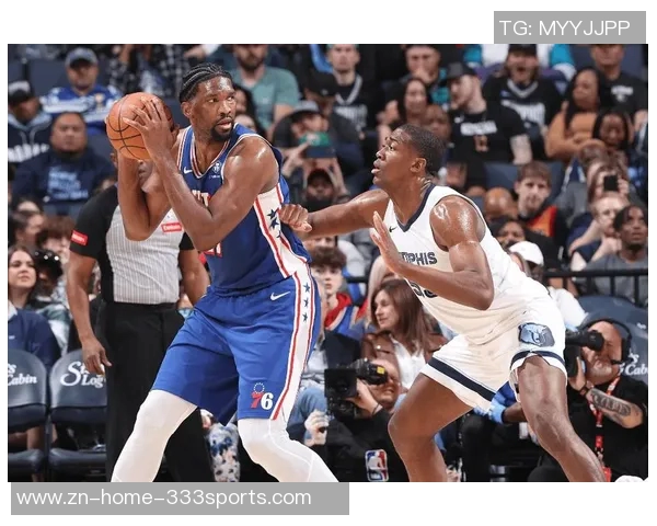 芬奇强调对抗恩比德需谨慎避免犯规观众期待精彩对决而非罚球大战 芬奇强调对抗恩比德需谨慎避免犯规观众期待精彩对决而非罚球大战