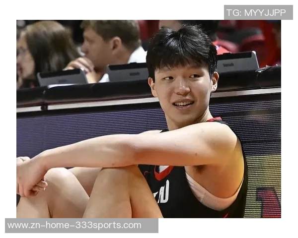 杨瀚森连续三场未能上场比赛仍在替补席上等待机会