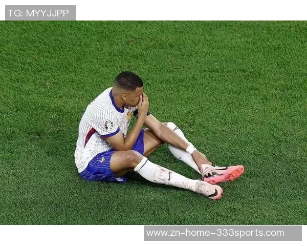 姆巴佩精彩过人引发冲突博伊罗愤怒推倒对手场面失控 姆巴佩精彩过人引发冲突博伊罗愤怒推倒对手场面失控